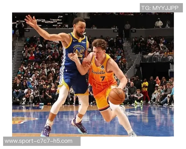 克尼佩尔表现积极尽管手感一般14投4中斩获18分罚球命中率高正负值显著提升 克尼佩尔表现积极尽管手感一般14投4中斩获18分罚球命中率高正负值显著提升